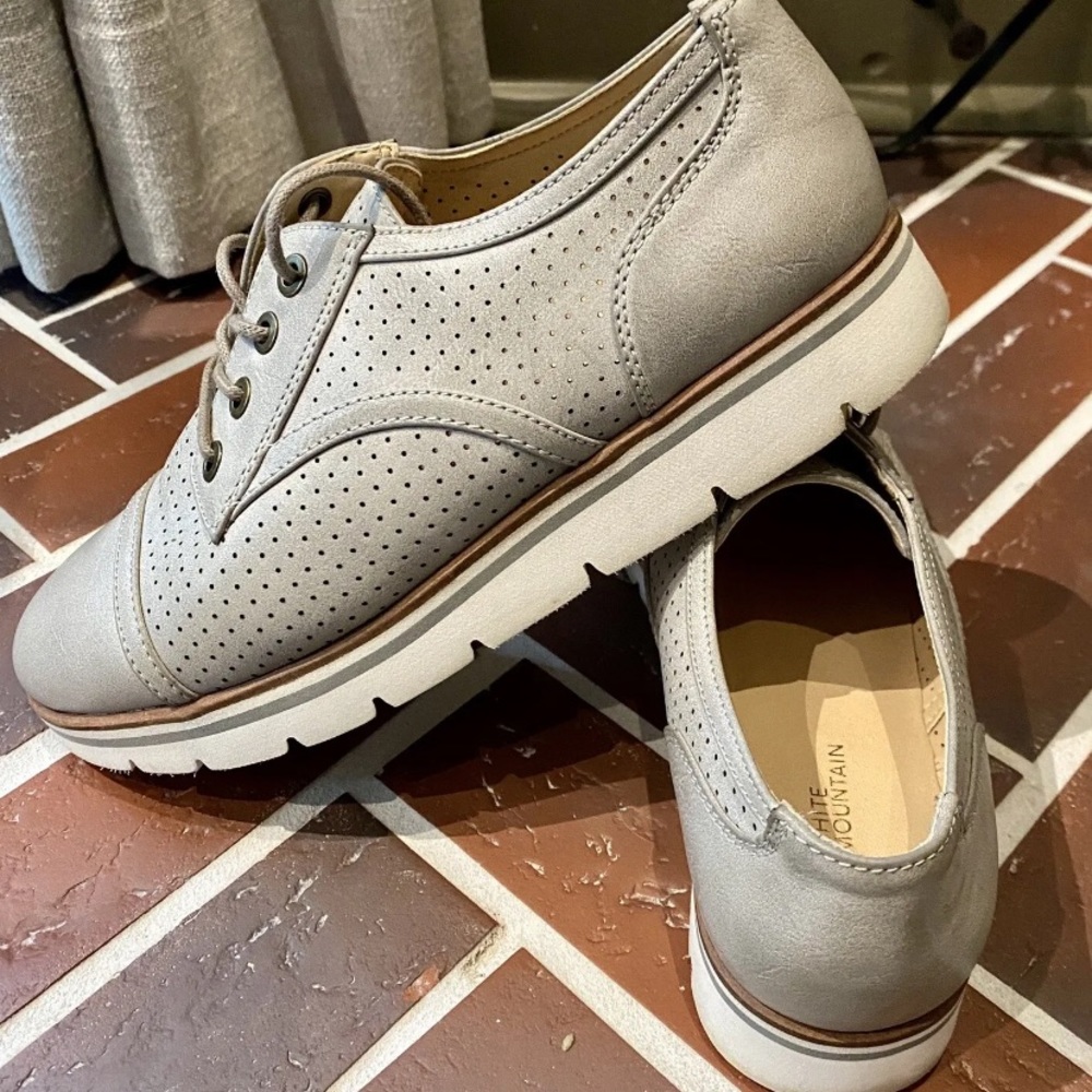 White mountains shoe size 7
